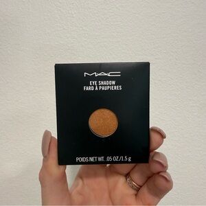 MAC Cosmetics Veluxe Pearl Eyeshadow Refill in Jingle Ball Bronze